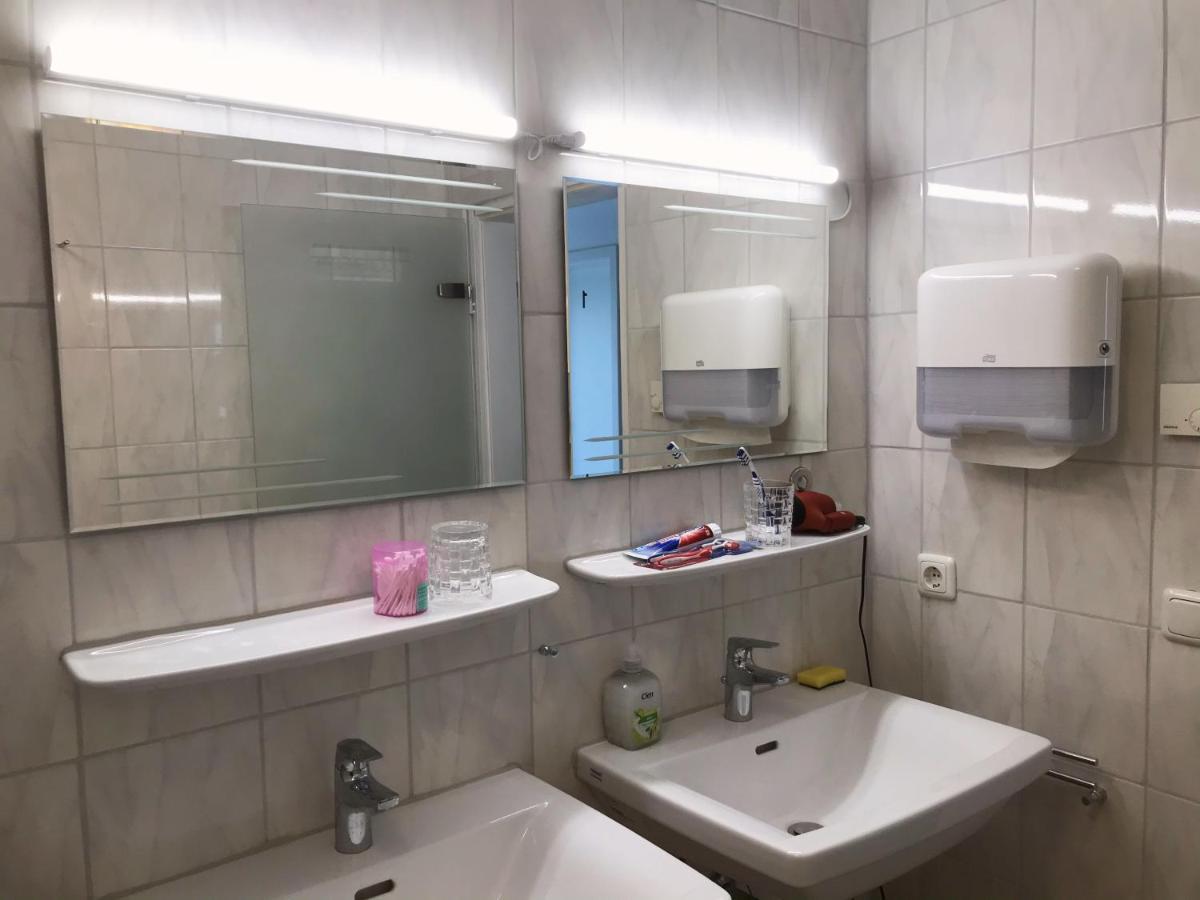 Sehr Zentrales Und Modernes Zimmer In Isny Im Allgaeu Mit Gemeinschaftsbad Buitenkant foto